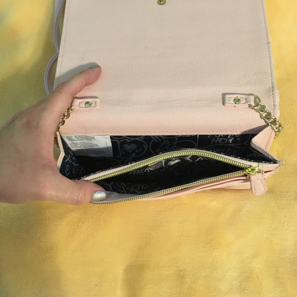 ✨3x HOST PICK✨ Betsey Johnson mini crossbody bag - Picture 4 of 9